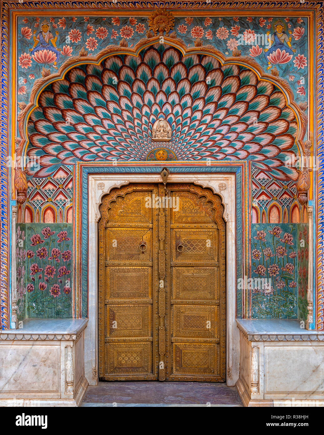 La Lotus cancello in Pitam Niwas Chowk, Jaipur City Palace, India Foto Stock