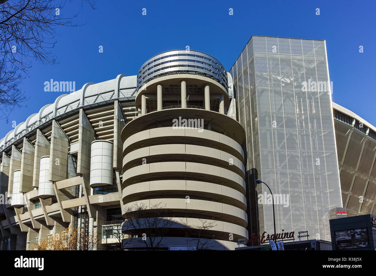 MADRID, Spagna - 21 gennaio 2018: al di fuori della vista di Santiago Bernabeu Stadium nella città di Madrid, Spagna Foto Stock