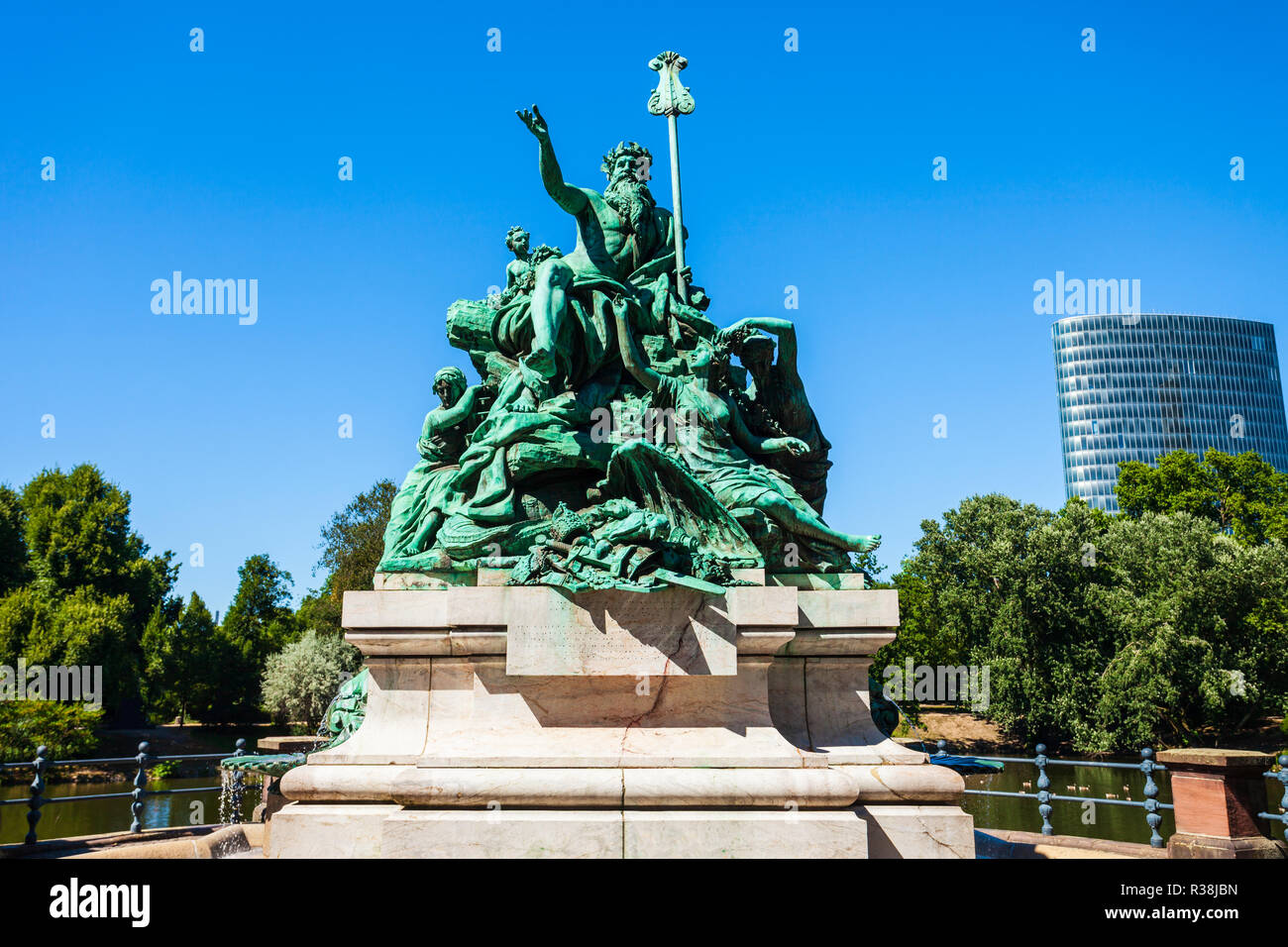 Padre Reno e le sue figlie monumenti vicino al K21 Collezione d'arte museo nella città di Dusseldorf in Germania Foto Stock