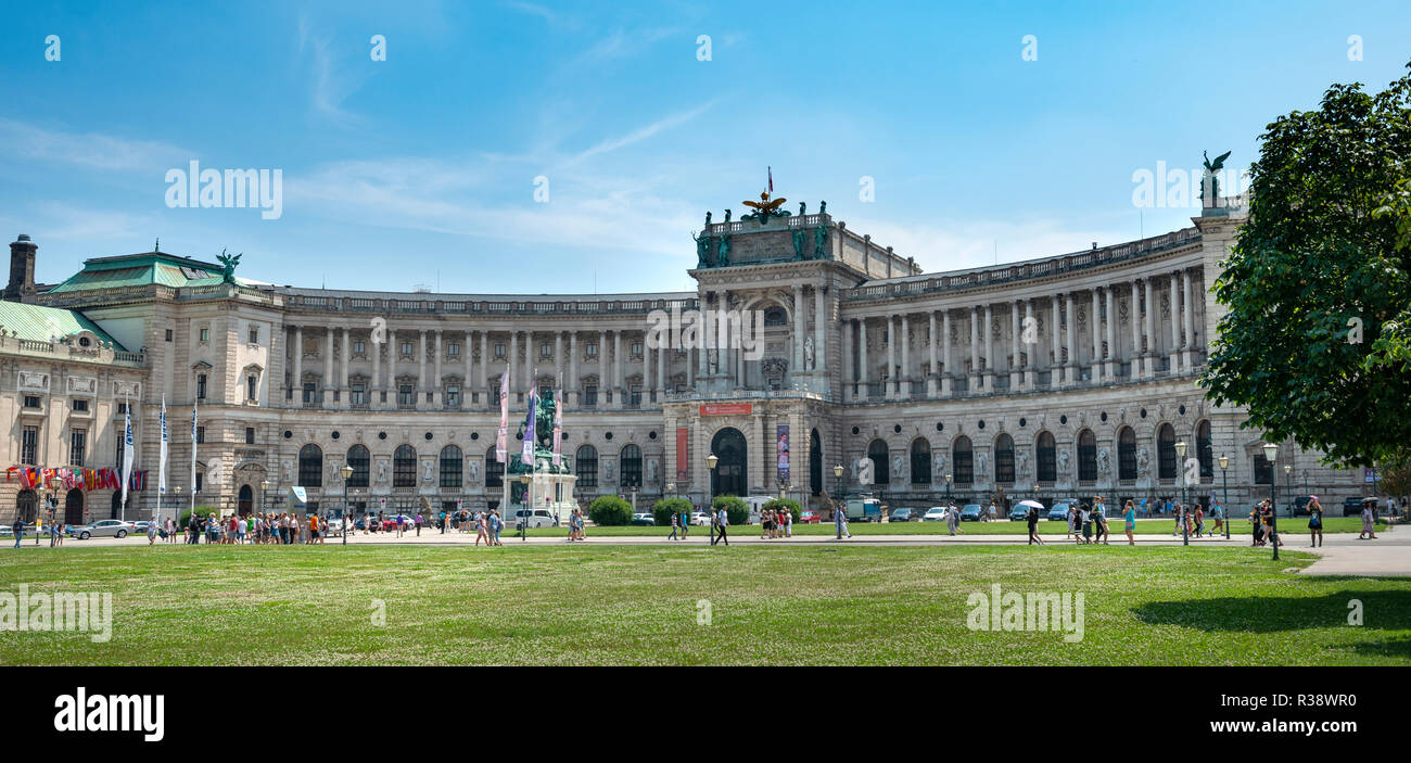 Neue Hofburg Imperial Palace, Heldenplatz, Vienna, Austria Foto Stock