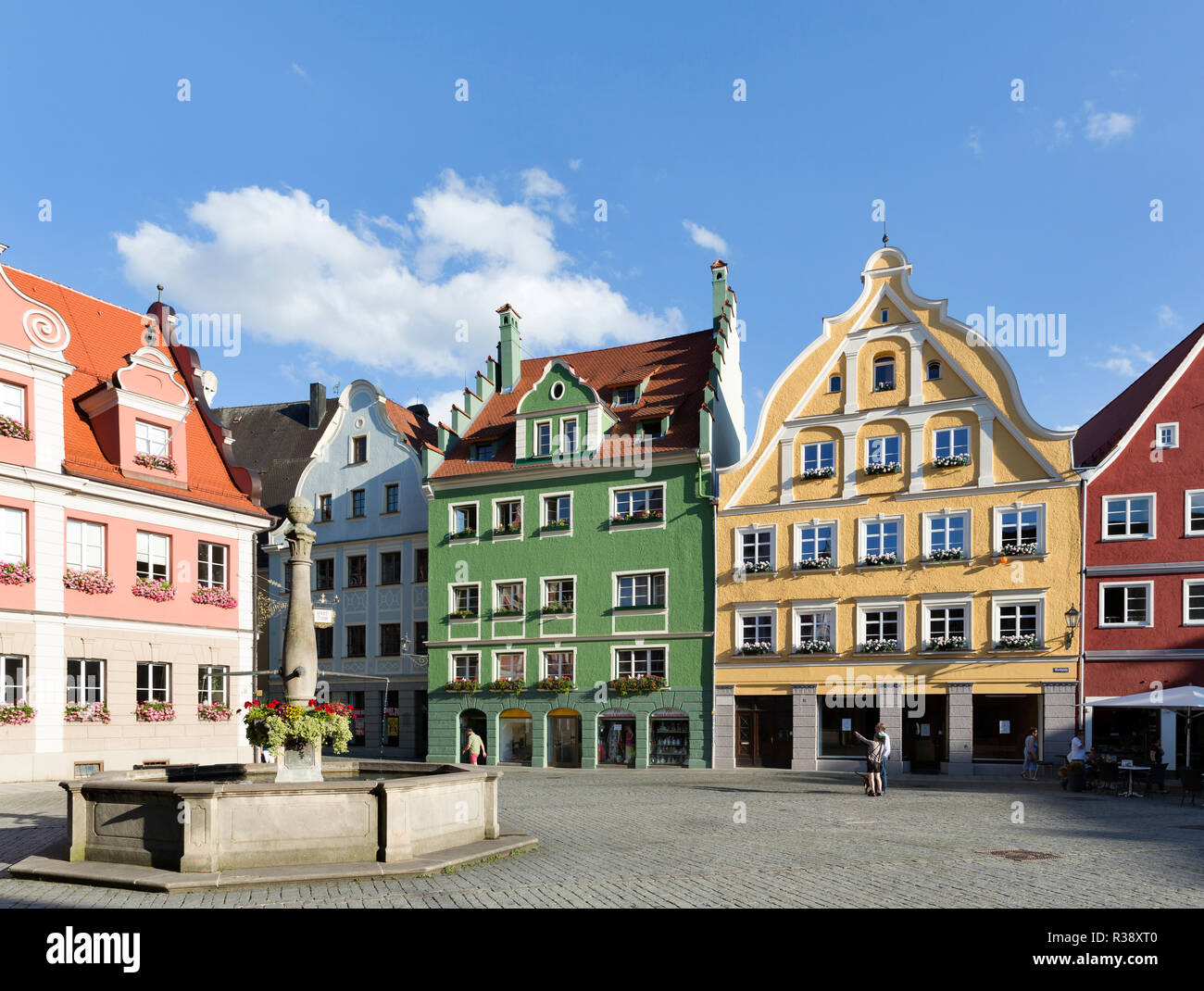 Città storica case sulla piazza del mercato, Memmingen, Svevia, Baviera, Germania Foto Stock