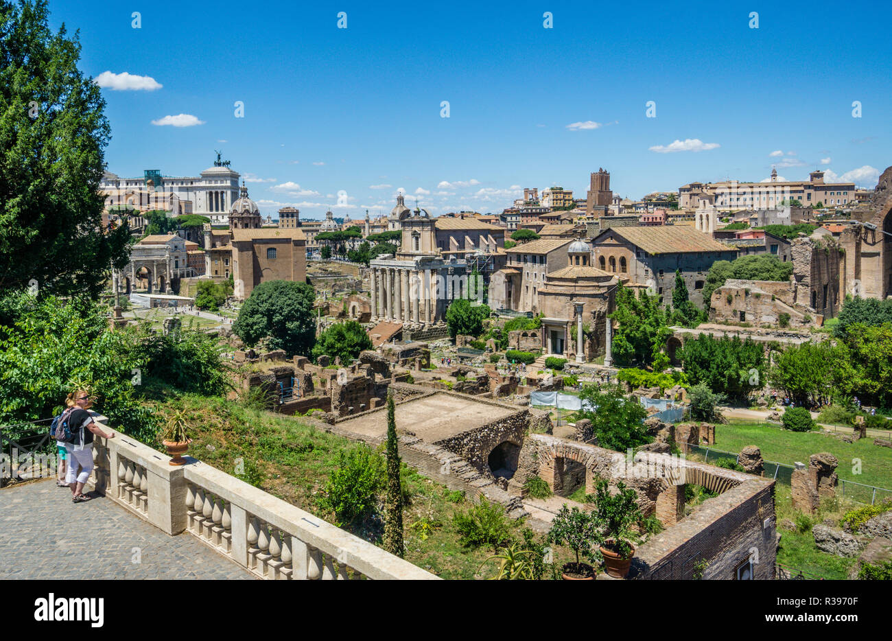 Vista del Foro Romano e le rovine della città antica di Roma dal Colle Palatino, Roma, Italia Foto Stock