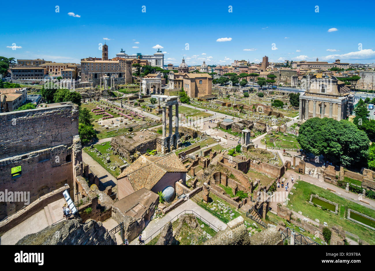 Vista panoramica delle rovine della Roma antica del Foro Romano dal Colle Palatino, Roma, Italia Foto Stock