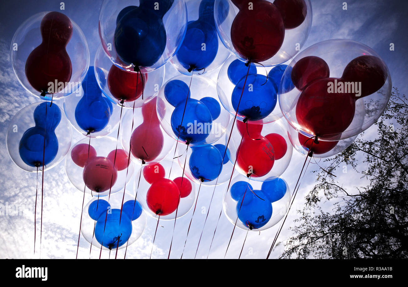 Mickey Mouse palloncini per la vendita su Main Street a Disneyland, Anaheim, CA USA Foto Stock