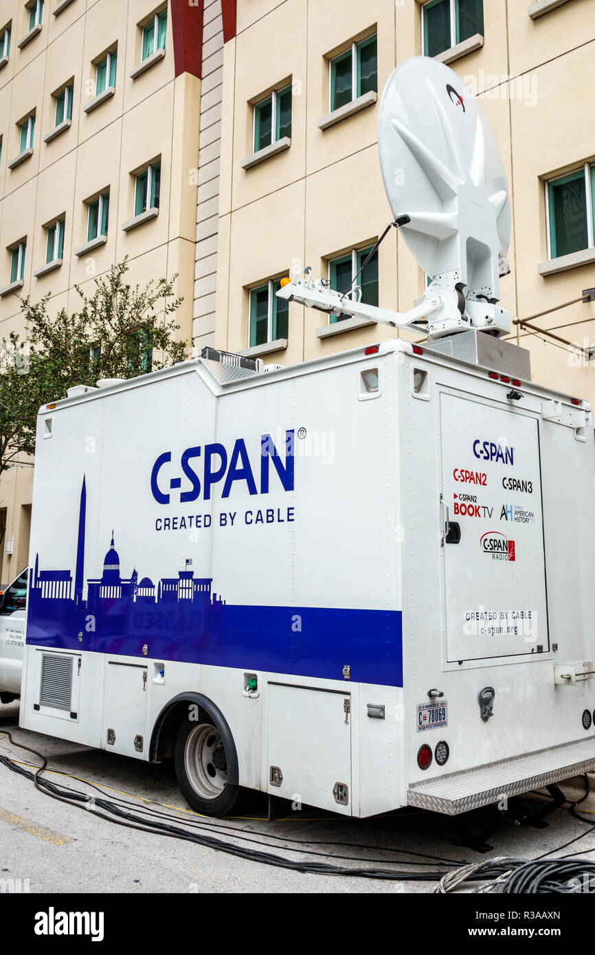 Miami Florida,Miami-Dade College,Fiera del libro,camion annuale del furgone C-Span con trasmissione satellitare della parabola,FL181115063 Foto Stock