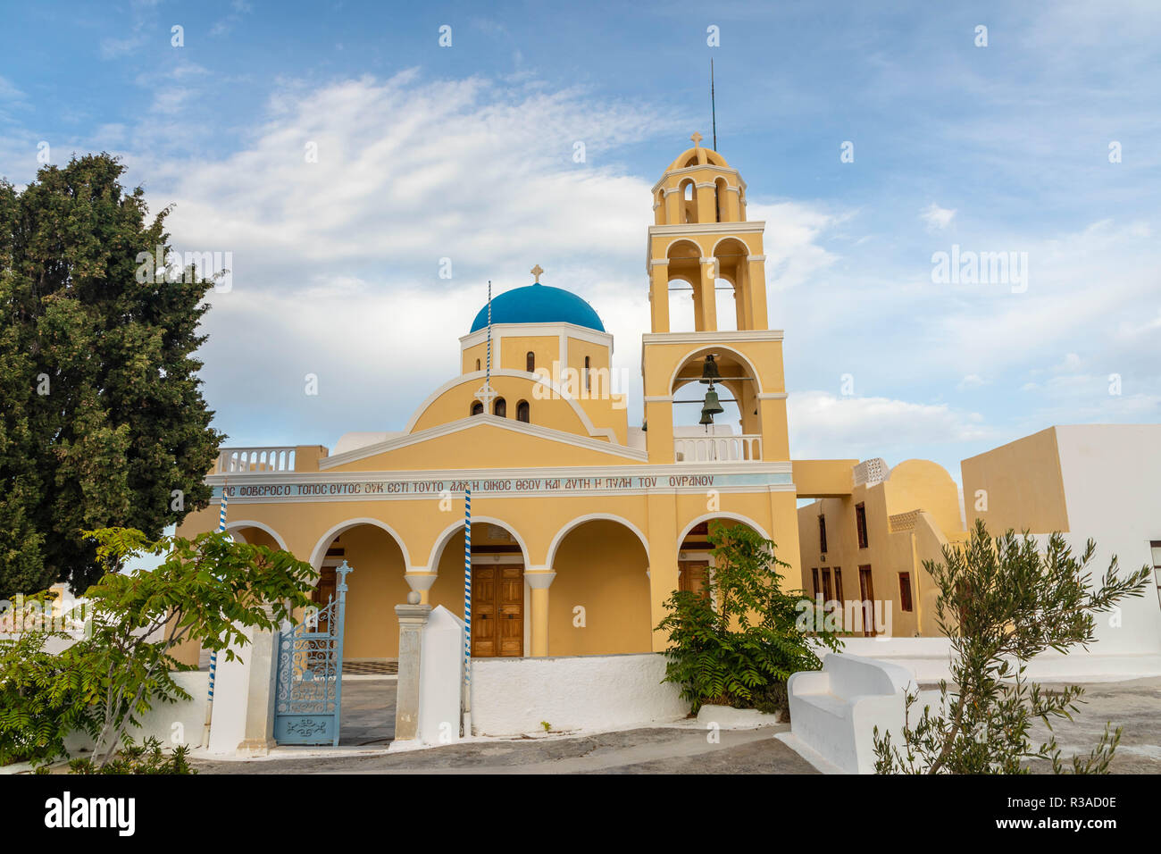 La chiesa di San Giorgio (Agios Georgios), è una delle due chiese parrocchiali di Oia - Santorini. La chiesa di Saint George è anche chiamato Perivolas (bui Foto Stock