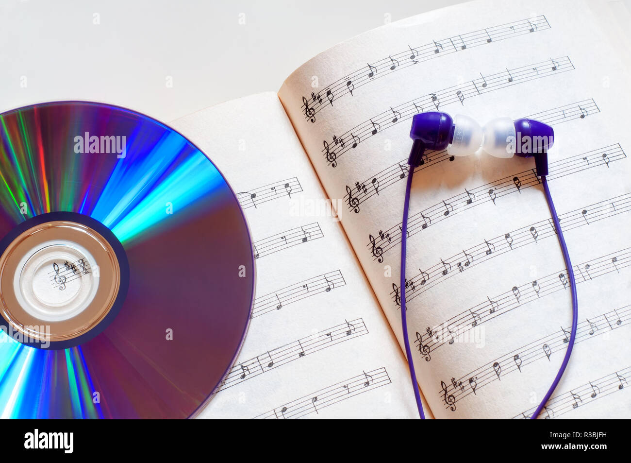 Cuffie, CD e doga, la passione per la musica Foto Stock