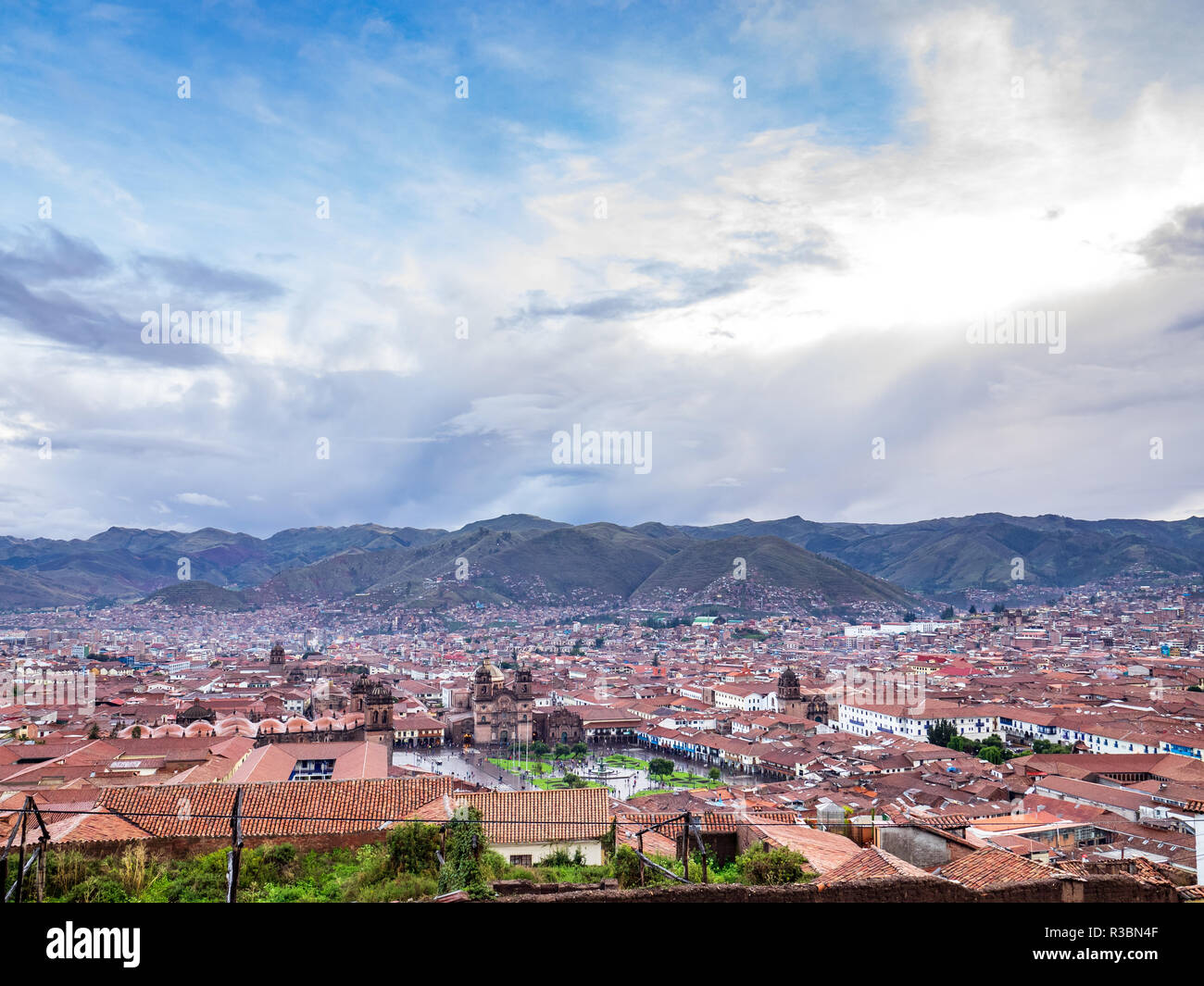 Panorama della città di Cusco e la Plaza de Armas Foto Stock