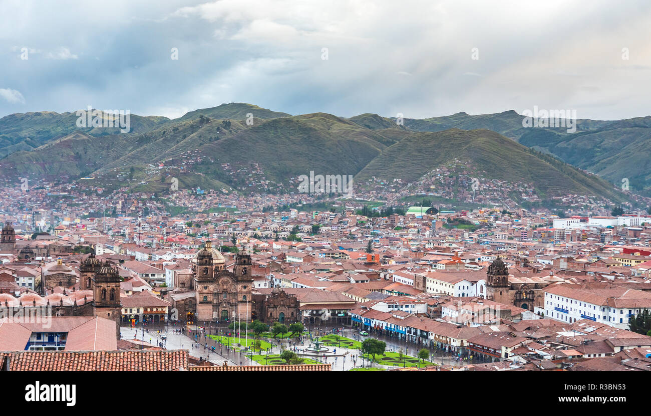 Panorama della città di Cusco e la Plaza de Armas Foto Stock