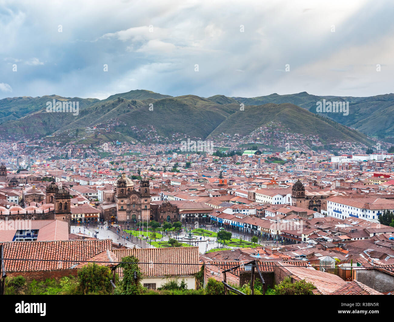 Panorama della città di Cusco e la Plaza de Armas Foto Stock