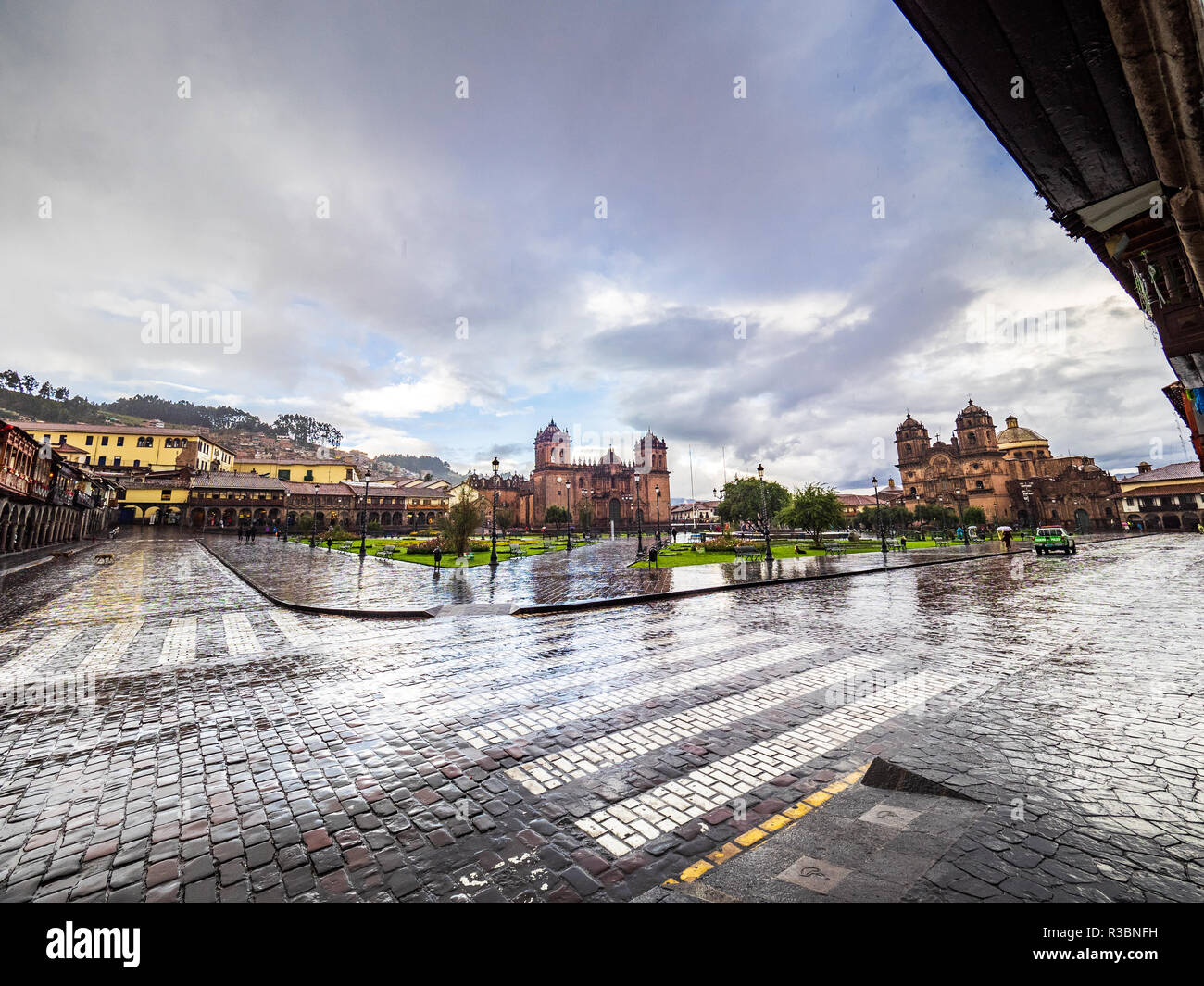 Giorno di pioggia in Plaza de Armas in Cusco, Perù Foto Stock