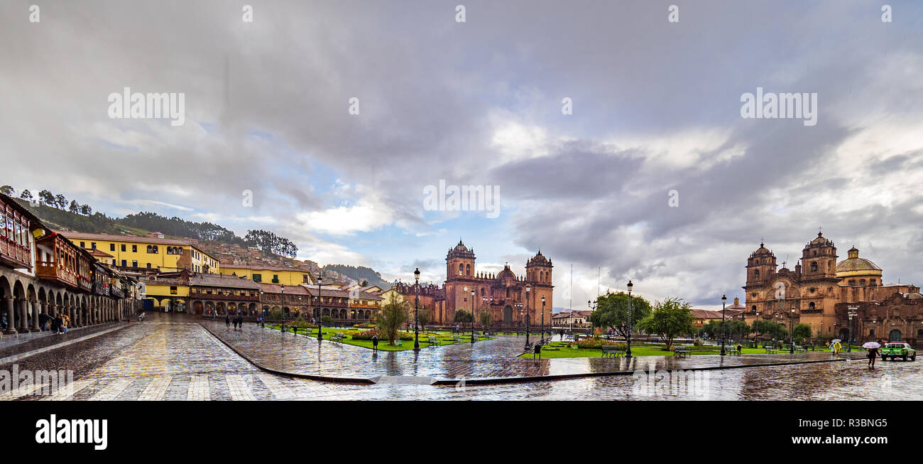 Giorno di pioggia in Plaza de Armas in Cusco, Perù Foto Stock