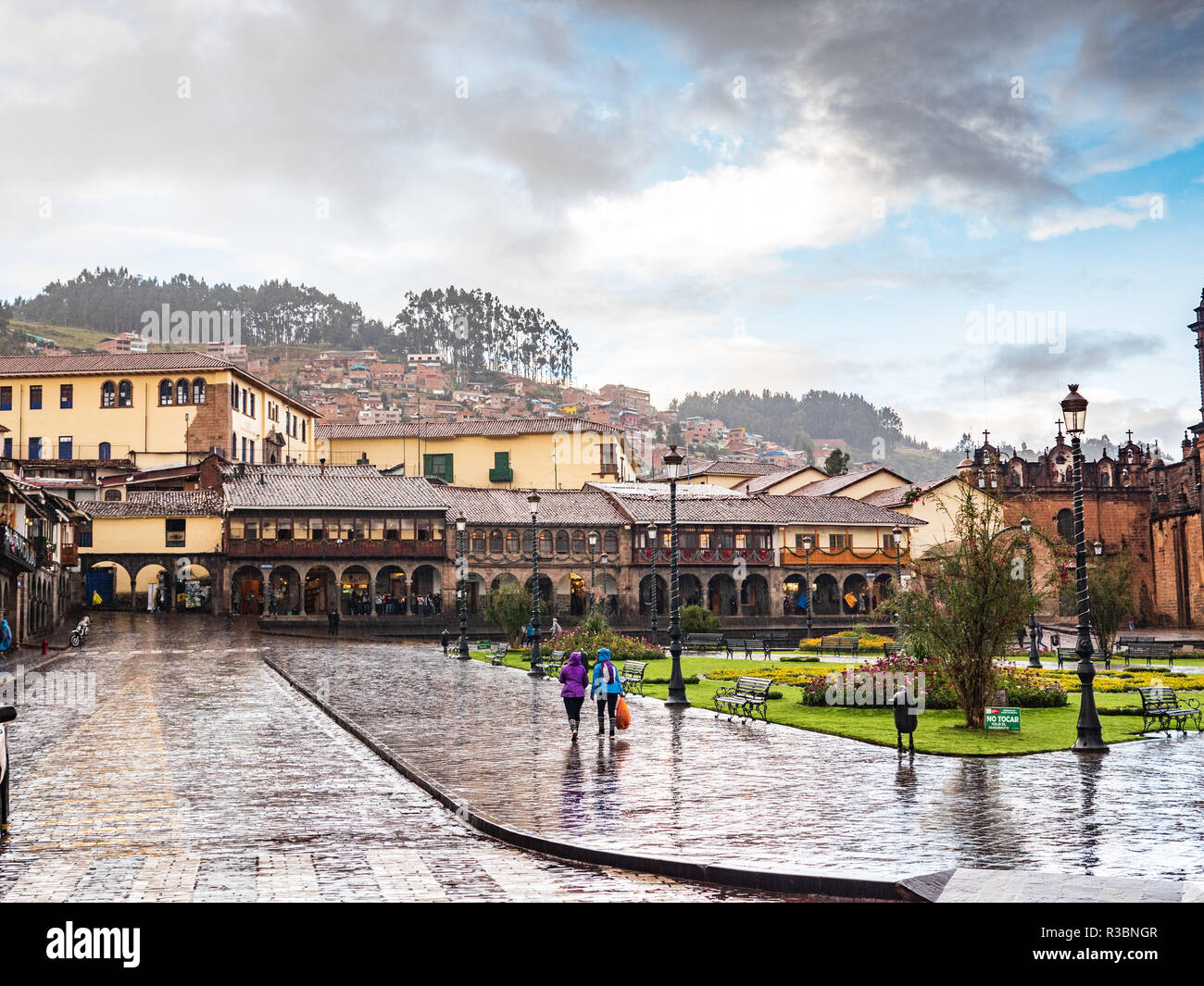 Giorno di pioggia in Plaza de Armas in Cusco, Perù Foto Stock