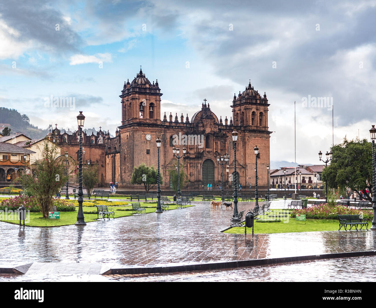 Vista della cattedrale di Cusco ina giornata piovosa, Perù Foto Stock