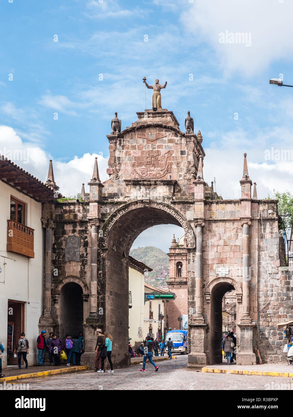 Cusco, Perù - Gennaio 6, 2017. Vista della Santa Clara Arch in San Francisco square Foto Stock