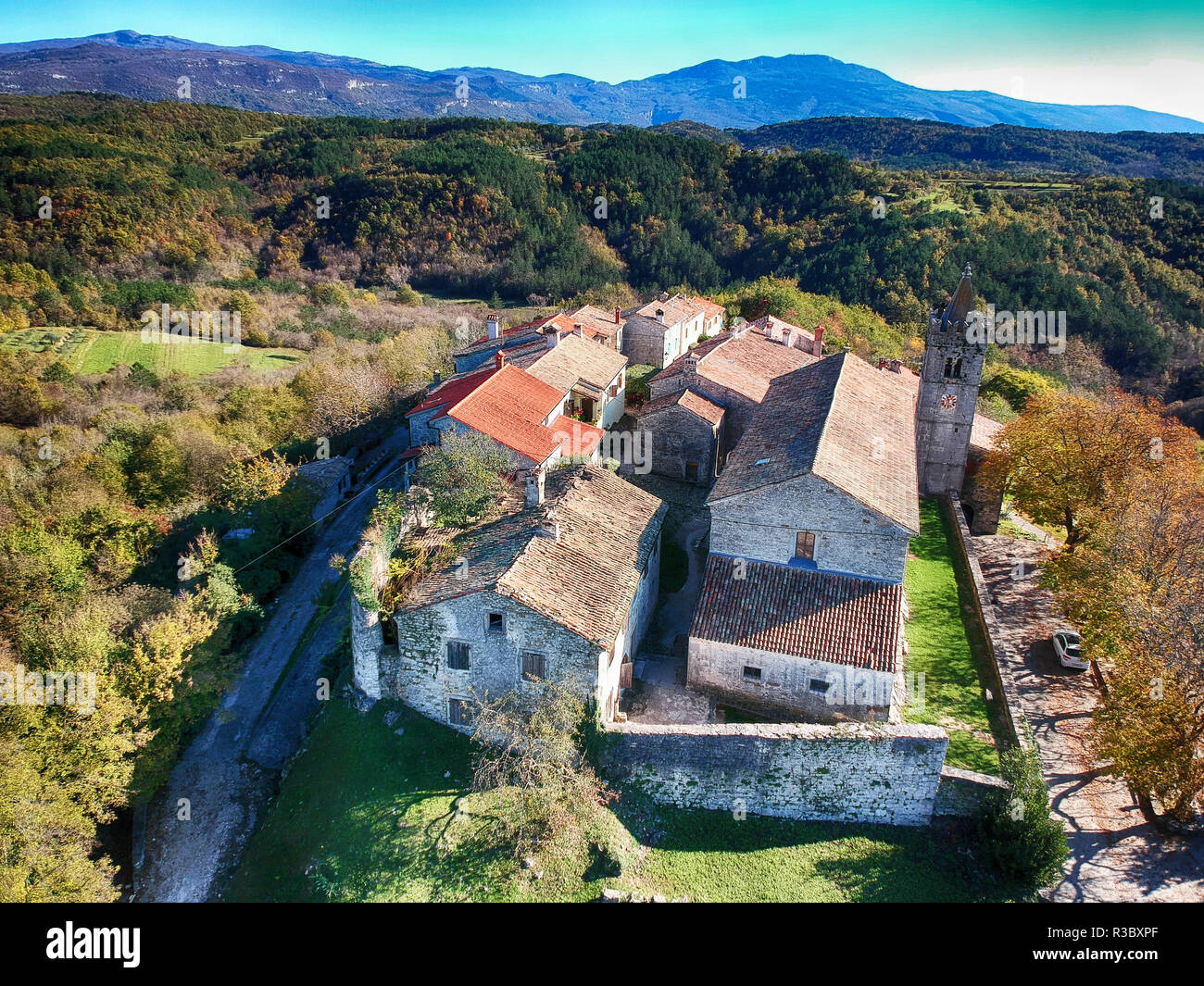 Hum , la più piccola città del mondo ; Istria / Croazia Foto Stock