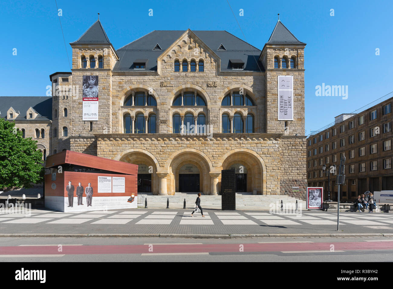 Poznan cinema, la vista di fronte del Kino Palacowe - una grande arte cinema e teatro edificio nel centro di Poznan, Polonia. Foto Stock