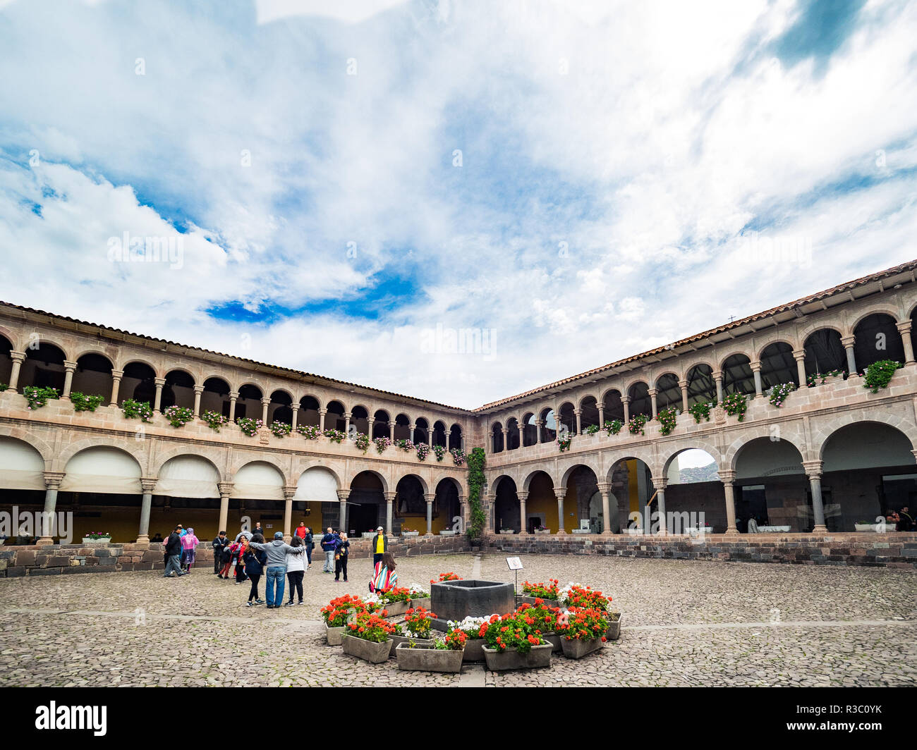 Cusco, Perù - Gennaio 3, 2017. Vista della piazza principale del tempio Qorikancha nel centro di Cusco Foto Stock