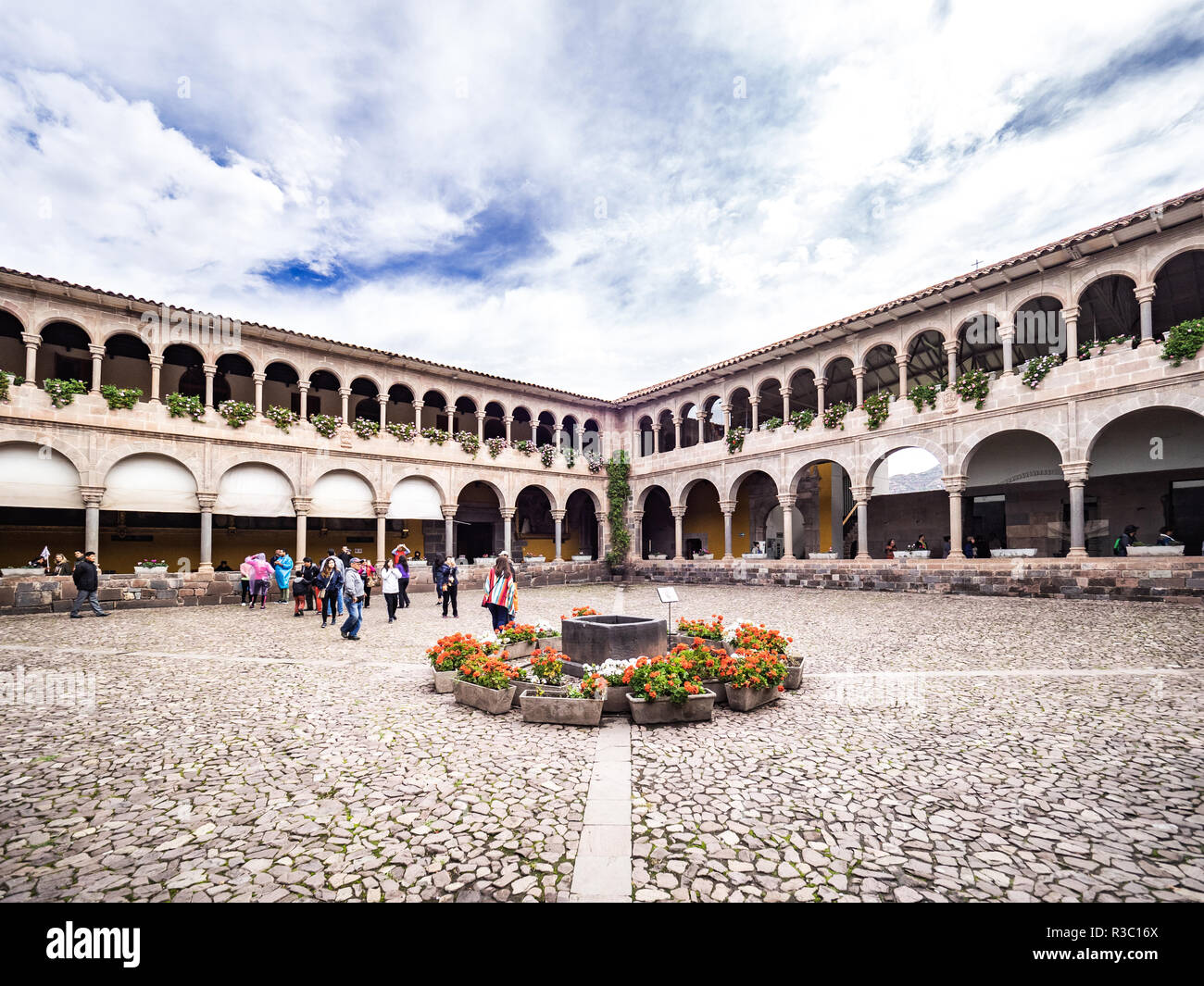 Cusco, Perù - Gennaio 3, 2017. Vista della piazza principale del tempio Qorikancha nel centro di Cusco Foto Stock