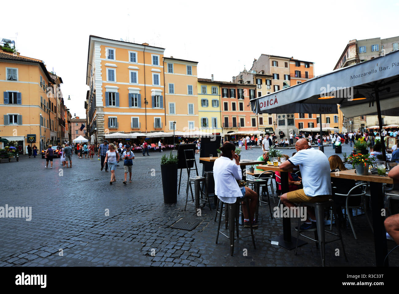 Obica Mozzarella bar in piazza Campo de' Fiori a Roma. Foto Stock