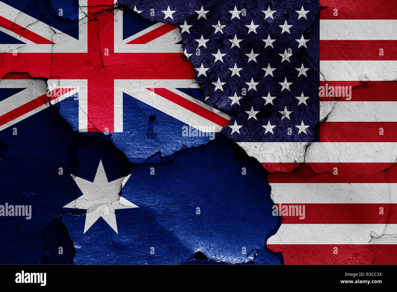 Bandiere di Australia e Stati Uniti d'America dipinta sulla parete incrinato Foto Stock