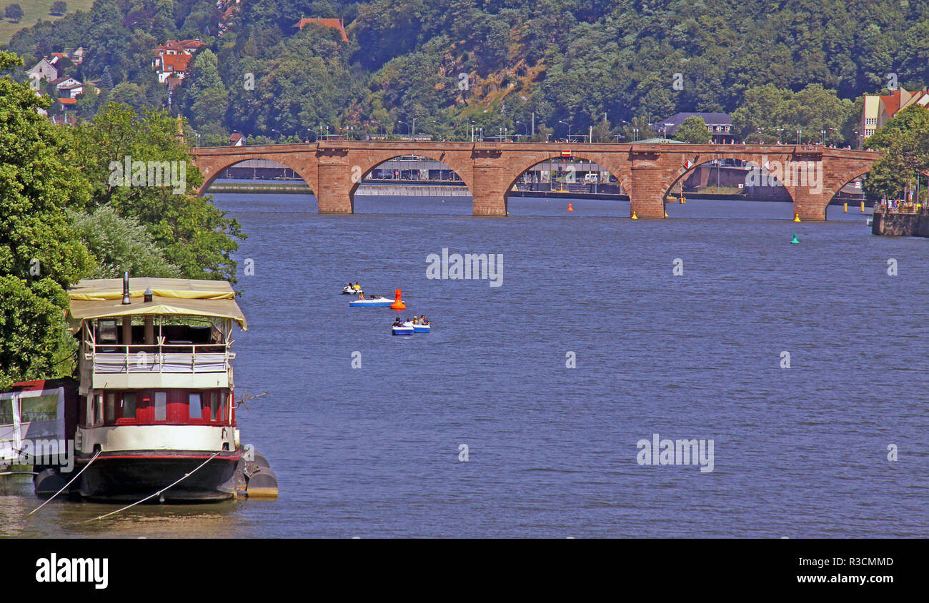 Neckar e Ponte Vecchio a Heidelberg Foto Stock