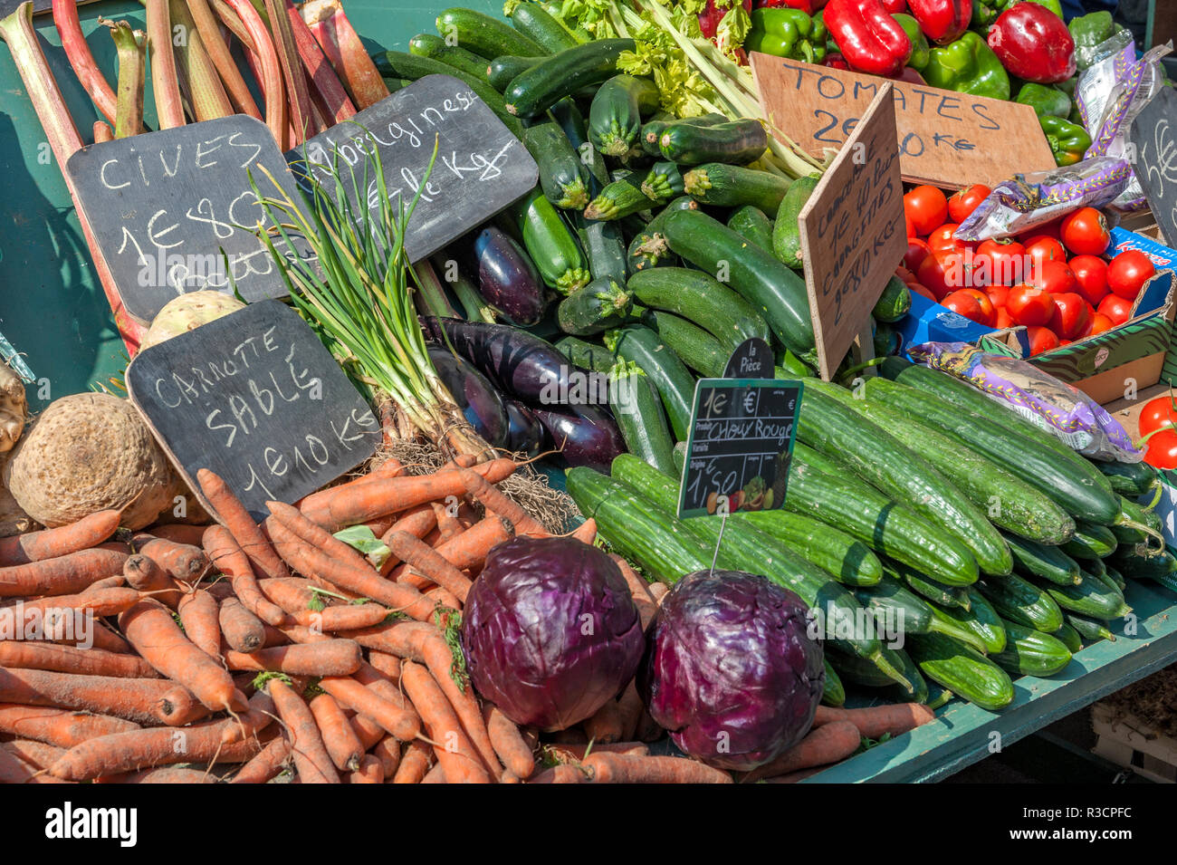 Verdure fresche, di mercato, di Bayeux in Normandia, Francia Foto Stock