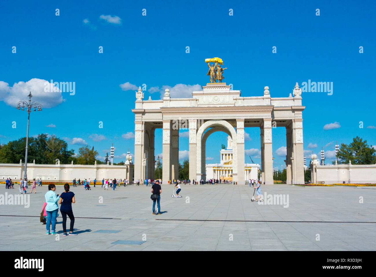 Porta principale di accesso, VDNKh, area espositiva, Mosca, Russia Foto Stock