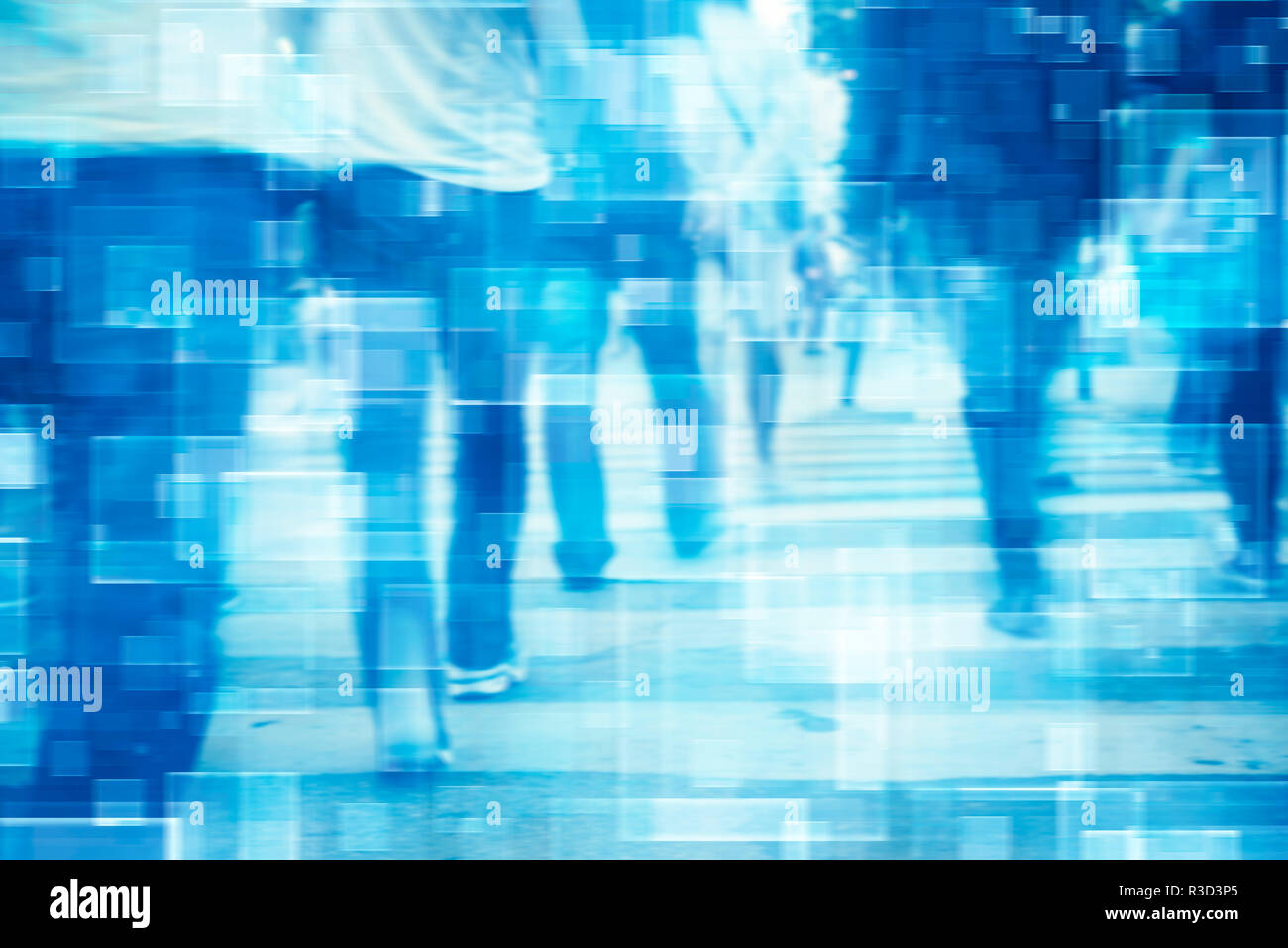 Si filtra la sfocatura astratti Persone sfondo, irriconoscibile sagome di persone a camminare su una strada Foto Stock