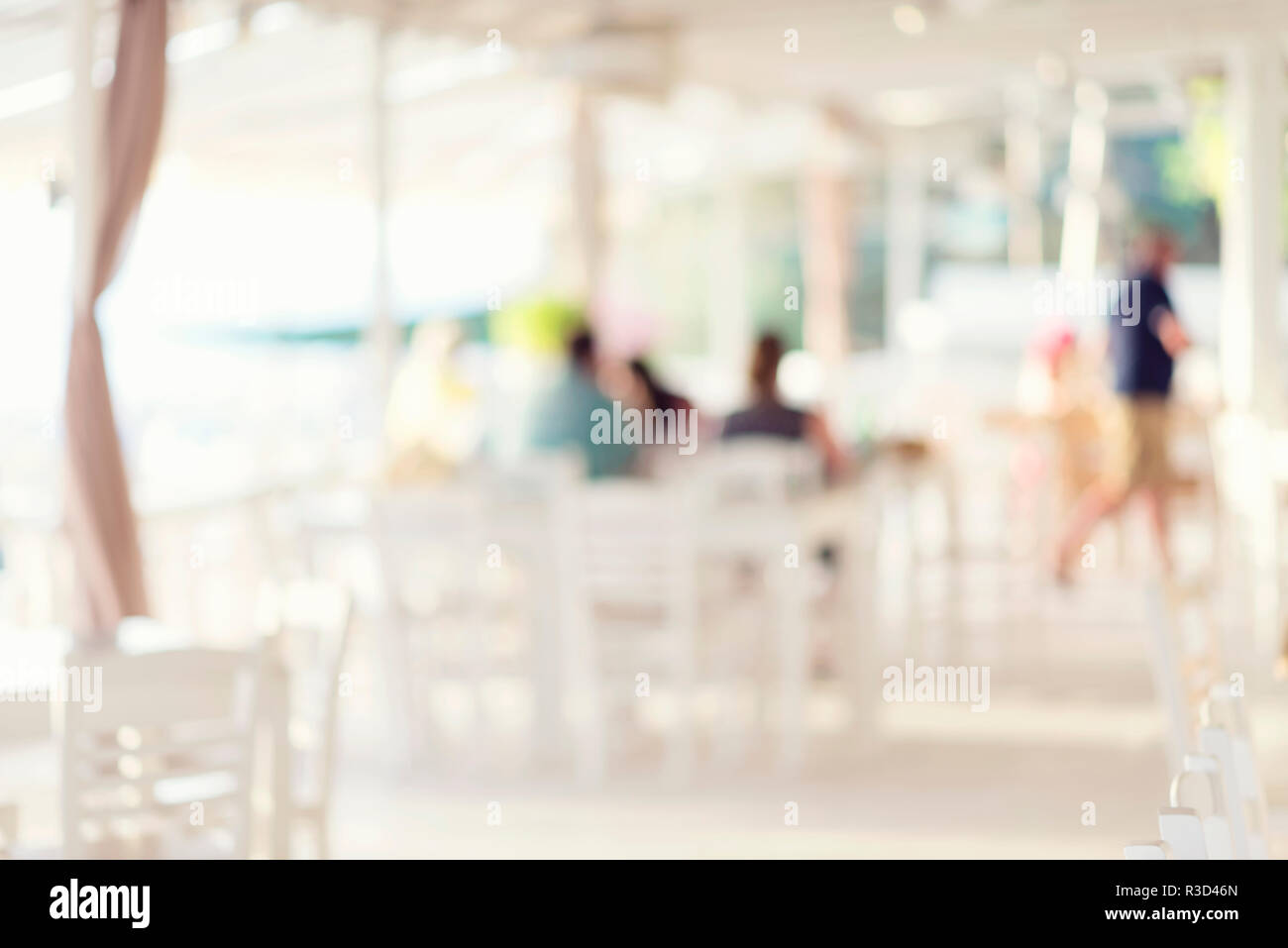 Immagine della sfocatura astratta ristorante con persone. Il ristorante con il cliente per l'utilizzo di sfondo Foto Stock