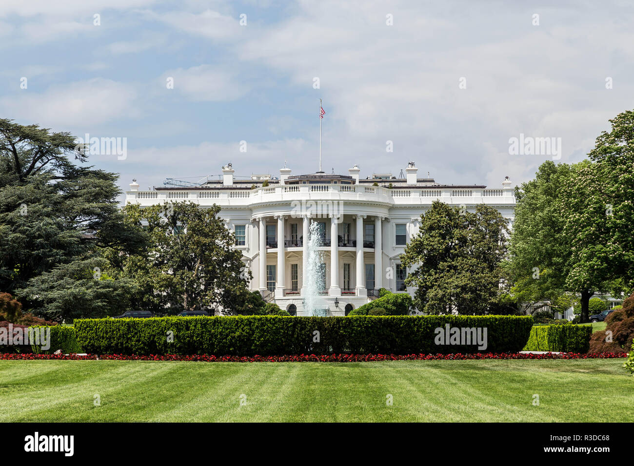 La Casa Bianca a Washington DC dal South Lawn su una bella giornata. Foto Stock