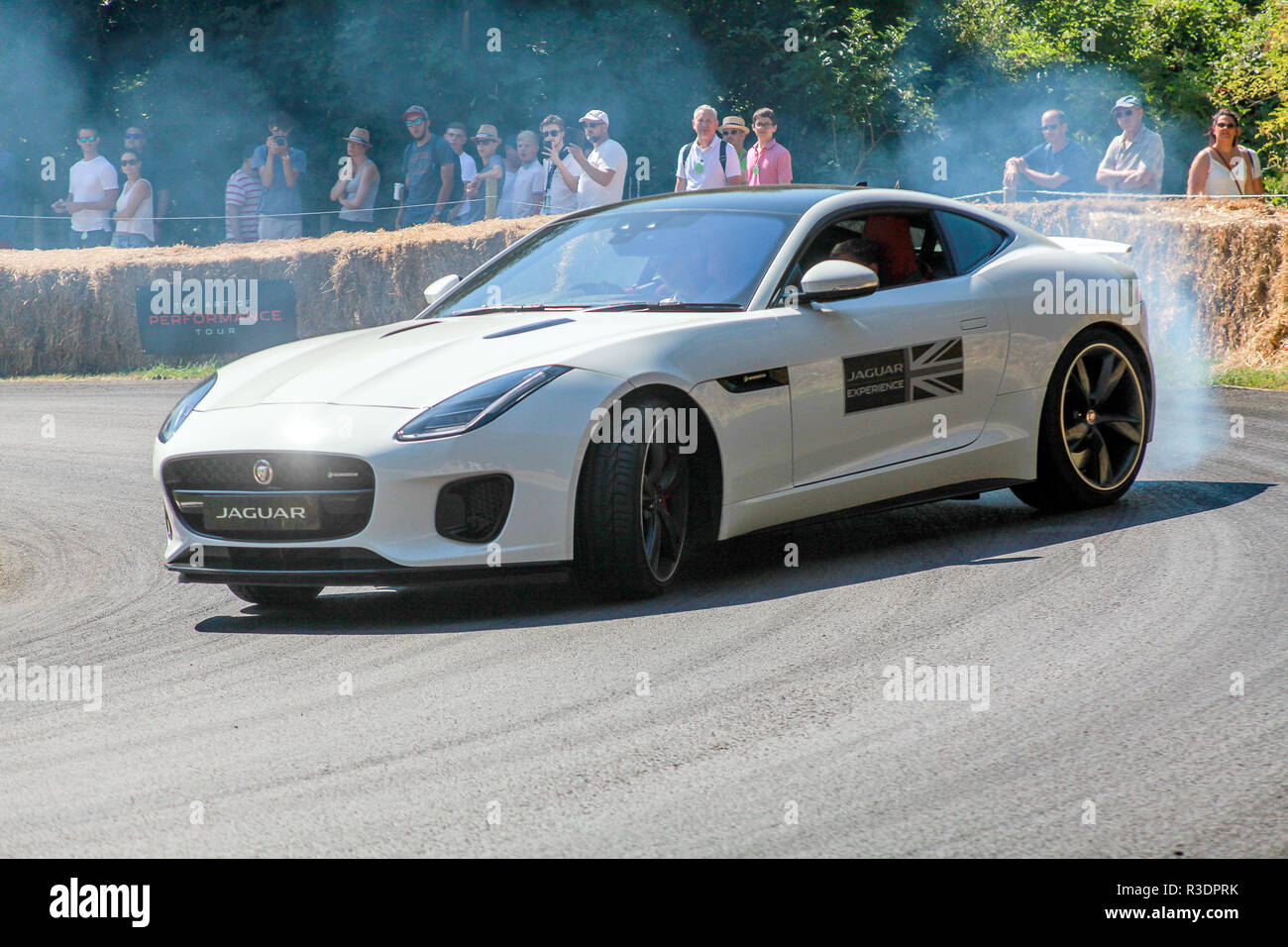 Jaguar F-tipo di esperienza deriva al Goodwood Festival della velocità 2018 Foto Stock