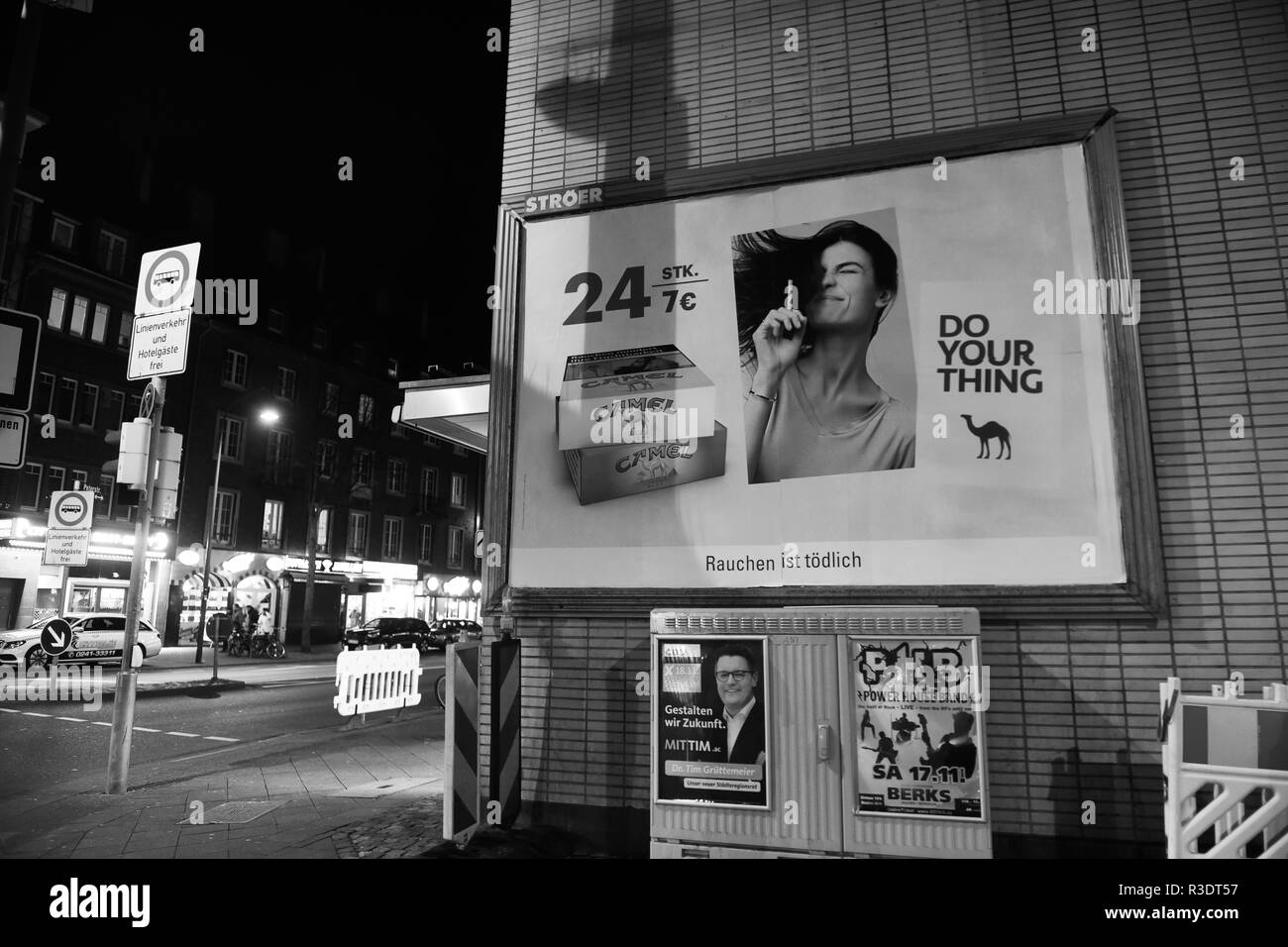 La pubblicità delle sigarette billboard in Aachen Germania Europa Foto Stock