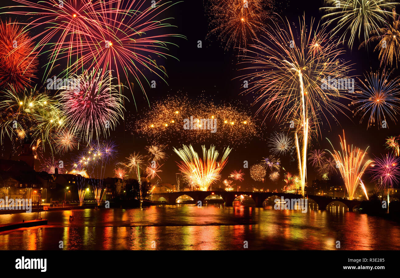 Spettacolare Capodanno fuochi d'artificio Foto Stock