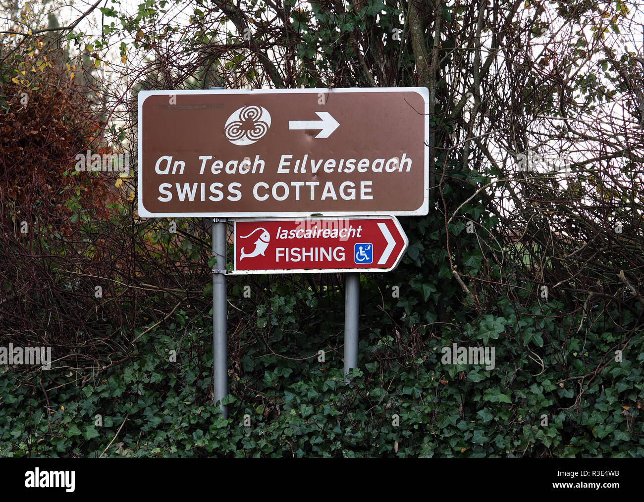 Indicazione le direzioni per il Swiss Cottage, Cahir, Tipperary, Irlanda Foto Stock