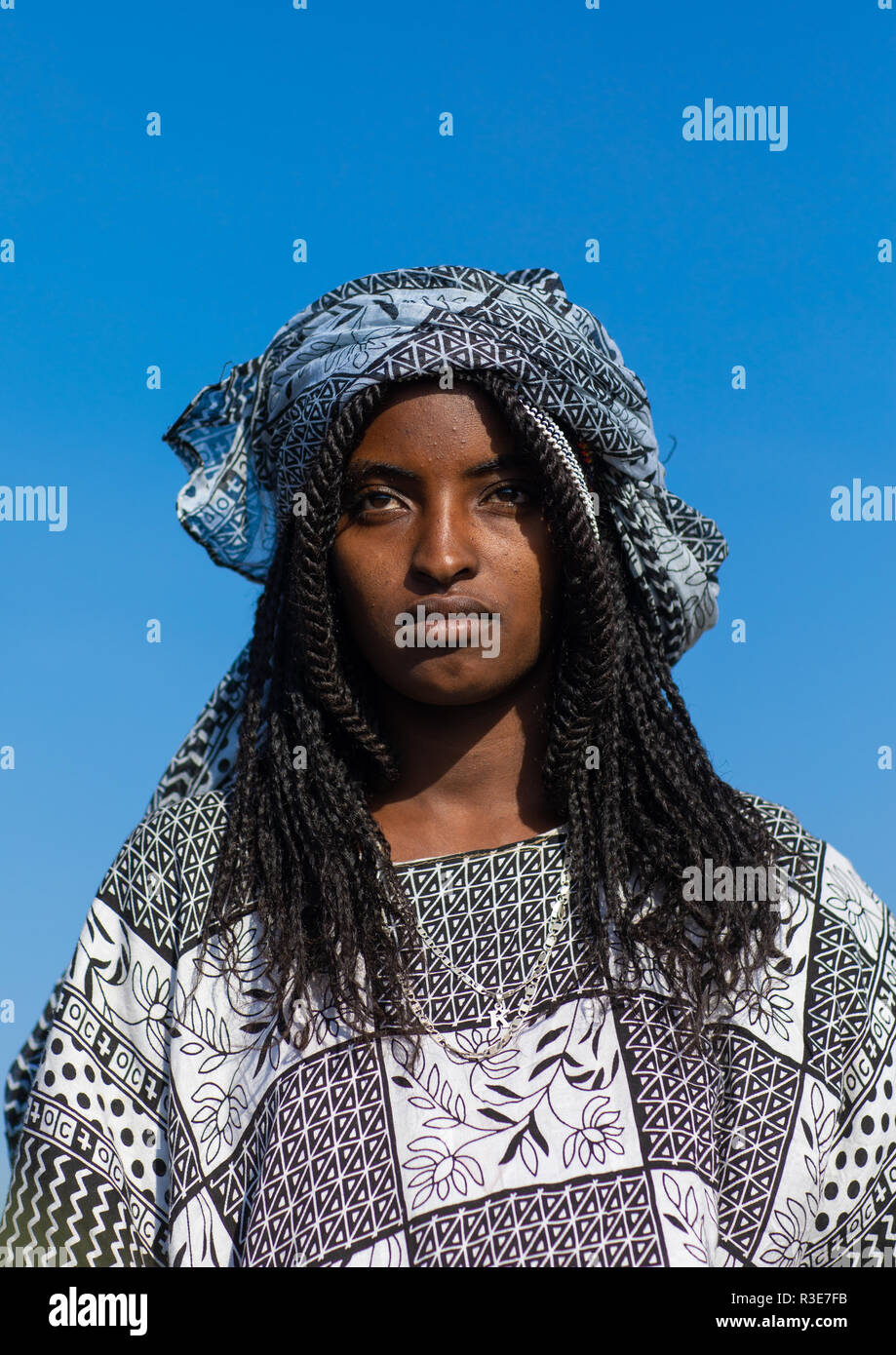 Ritratto di una bella donna di Afar, regione di Afar, miglio, Etiopia Foto Stock