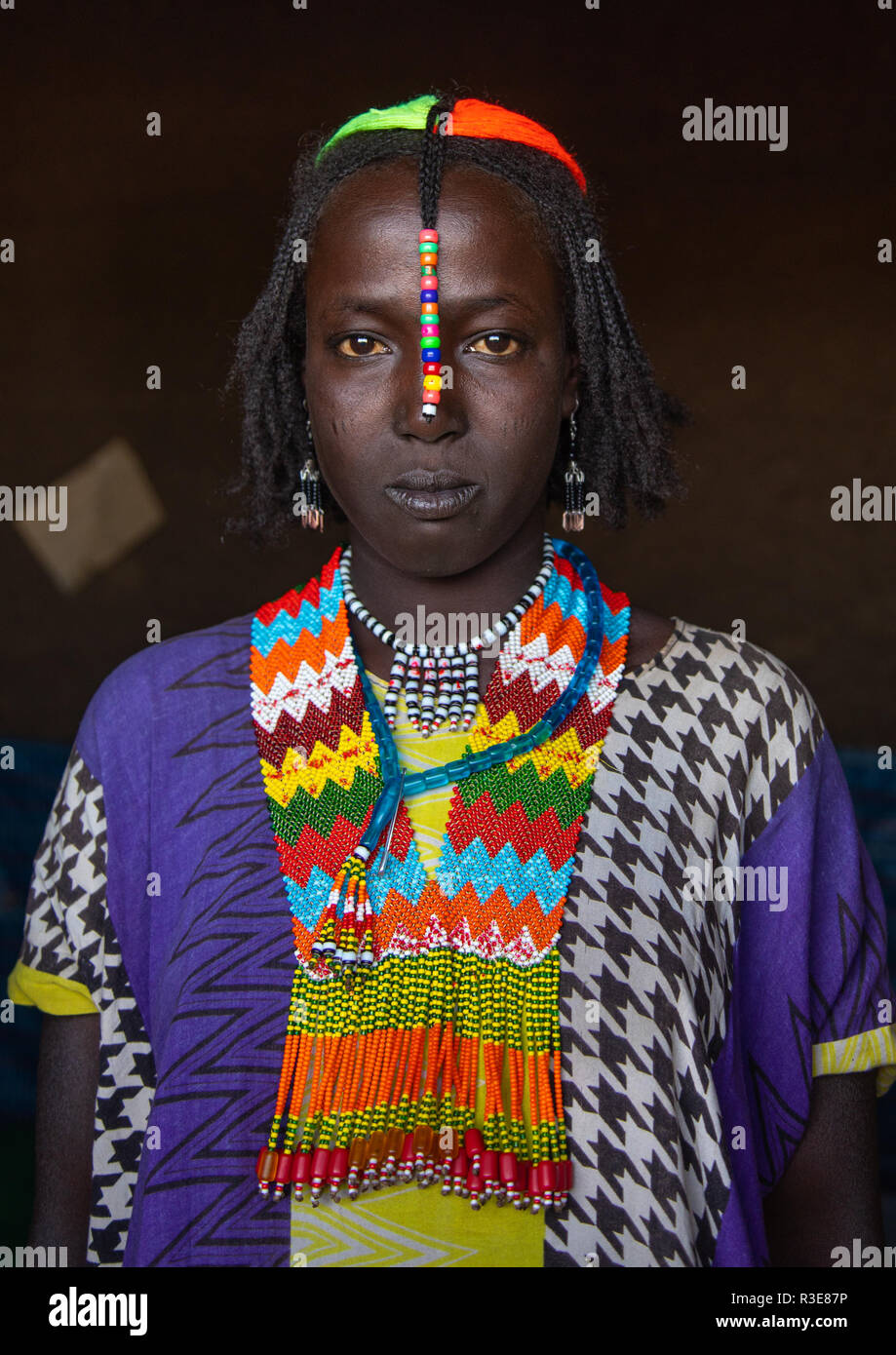 Donna Oromo con una collana di perle, Oromia, Mileso, Etiopia Foto Stock Donna Oromo con una collana di perle, Oromia, Mileso, Etiopia Foto Stock