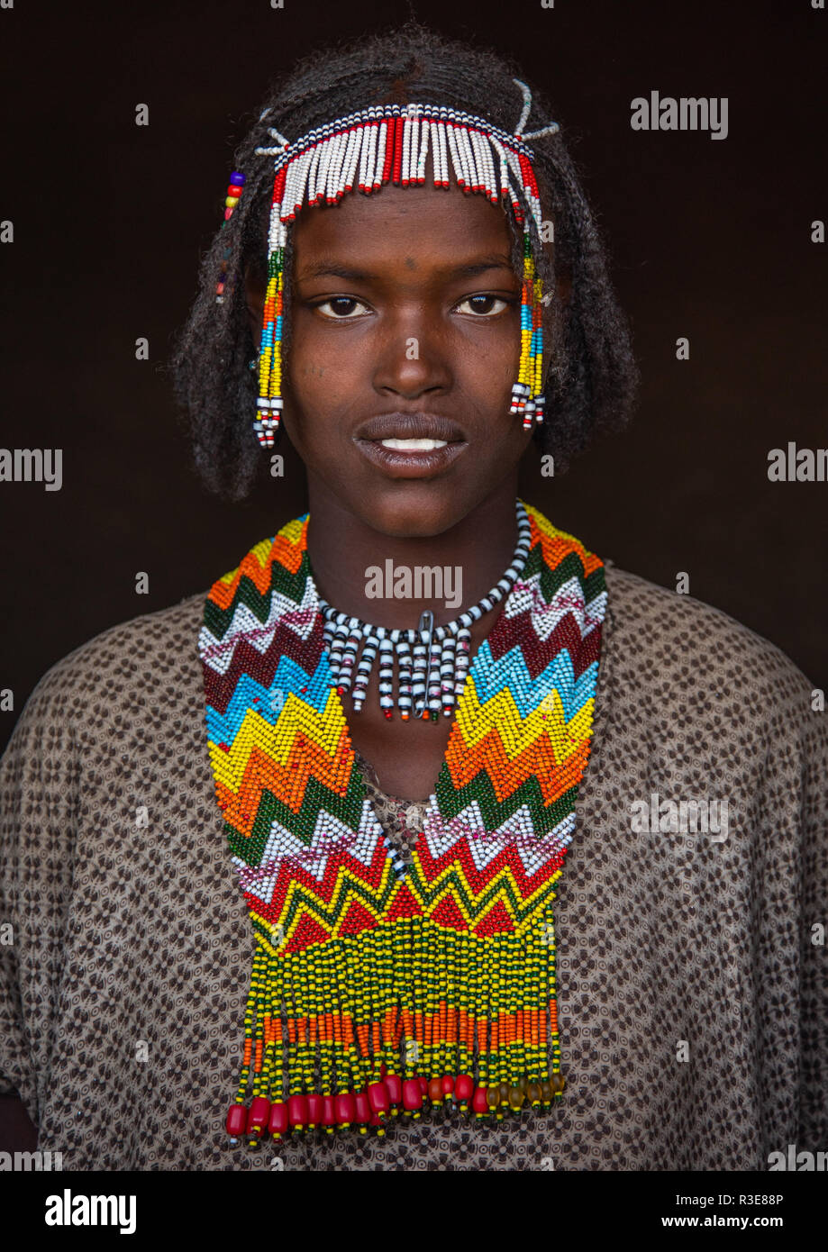 Donna Oromo con una collana di perle, Oromia, Mileso, Etiopia Foto Stock Donna Oromo con una collana di perle, Oromia, Mileso, Etiopia Foto Stock