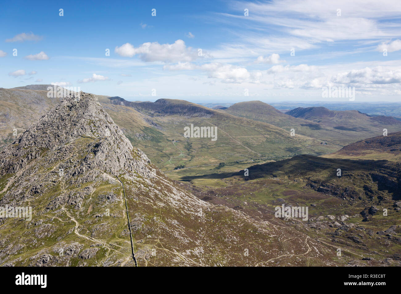 Vista del Tryfan da Glyder Fach, Snowdonia, Wales, Regno Unito Foto Stock