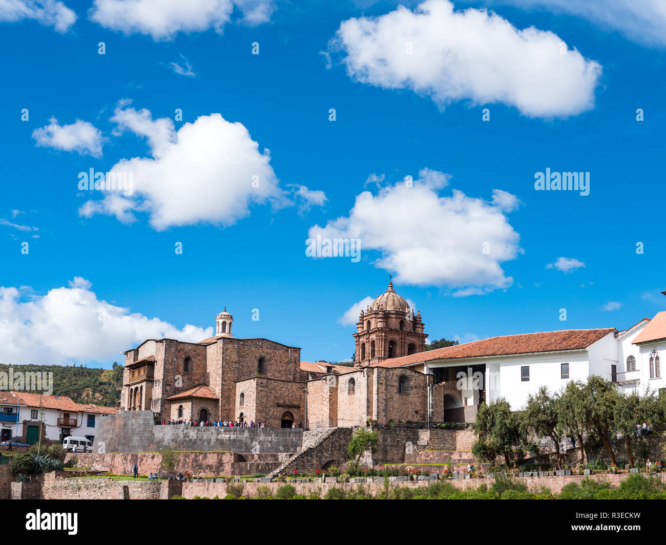 Vista laterale del tempio Qorikancha nel centro di Cusco Foto Stock
