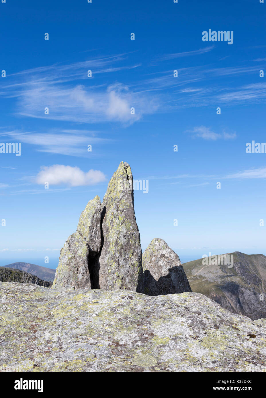 Rocce e cielo blu, Glyder Fach, Snowdonia, Wales, Regno Unito Foto Stock