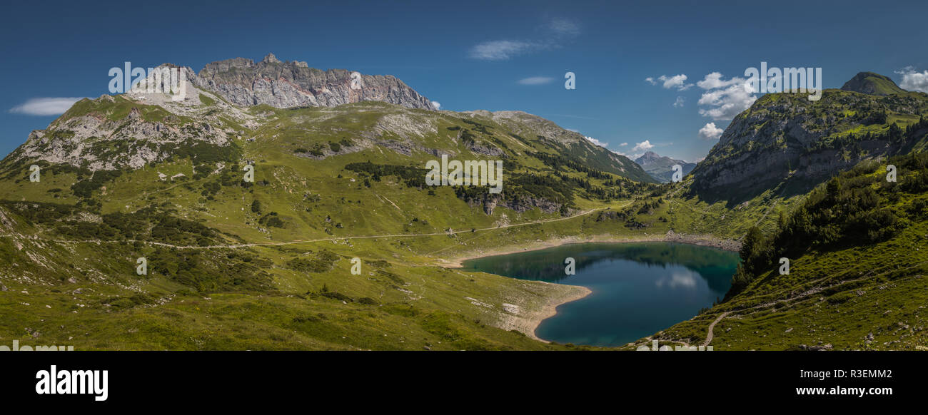 Bergpanorama im Lechtal mit Formarinsee Foto Stock