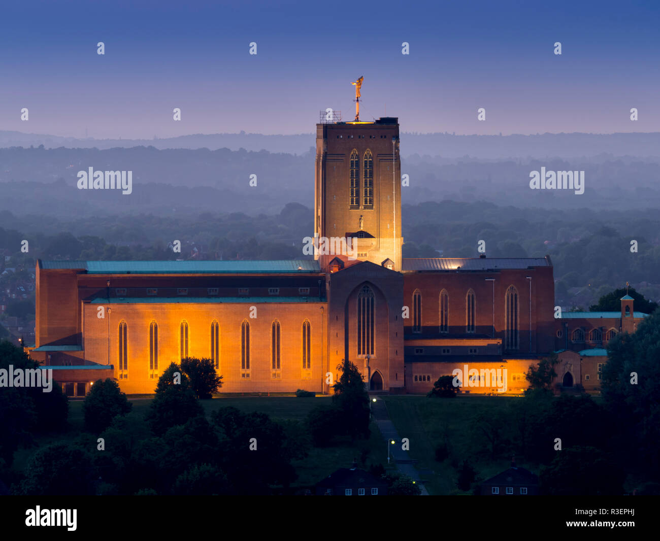 Europa, Regno Unito, Inghilterra, Surrey Guildford, Cattedrale al tramonto Foto Stock