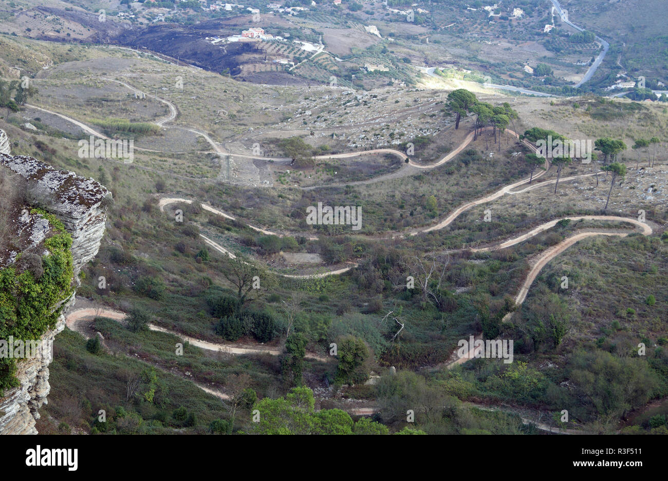 Strada sterrata per Erice - Sicilia Foto Stock