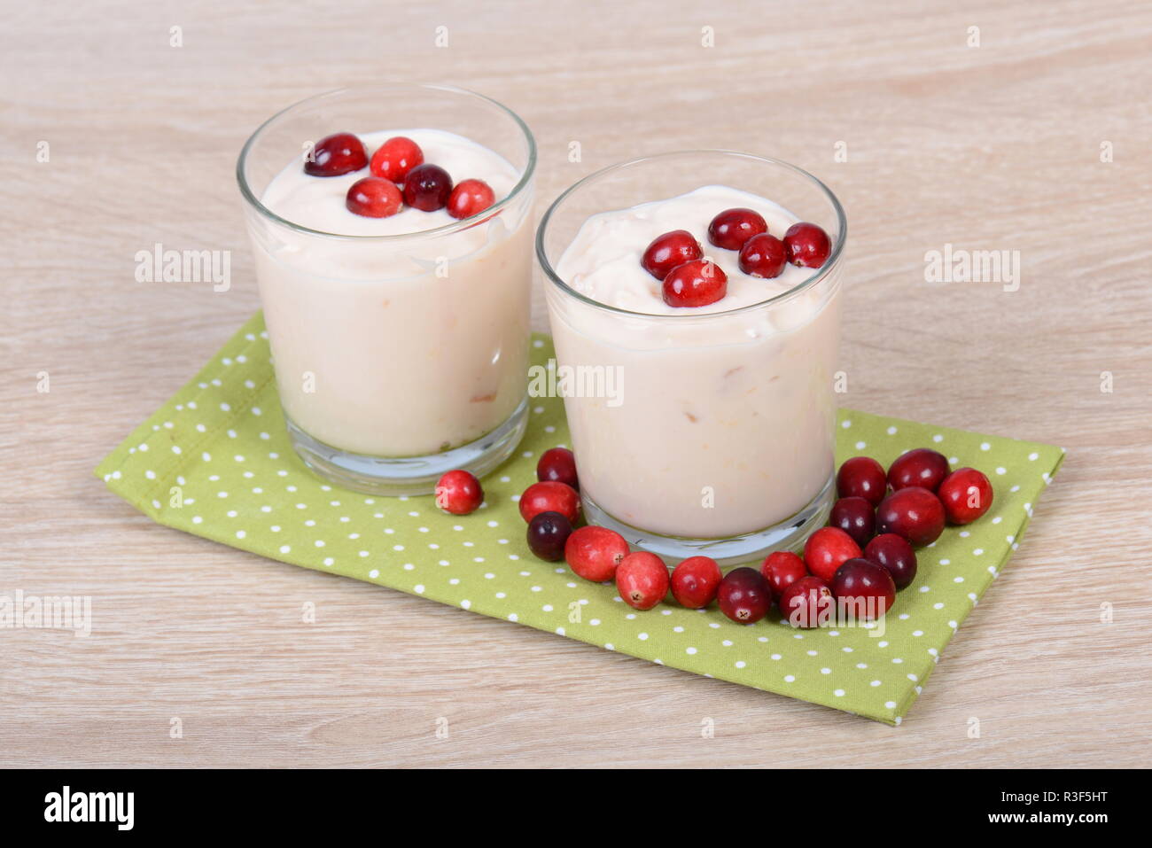 Yogurt con mirtilli rossi Foto Stock