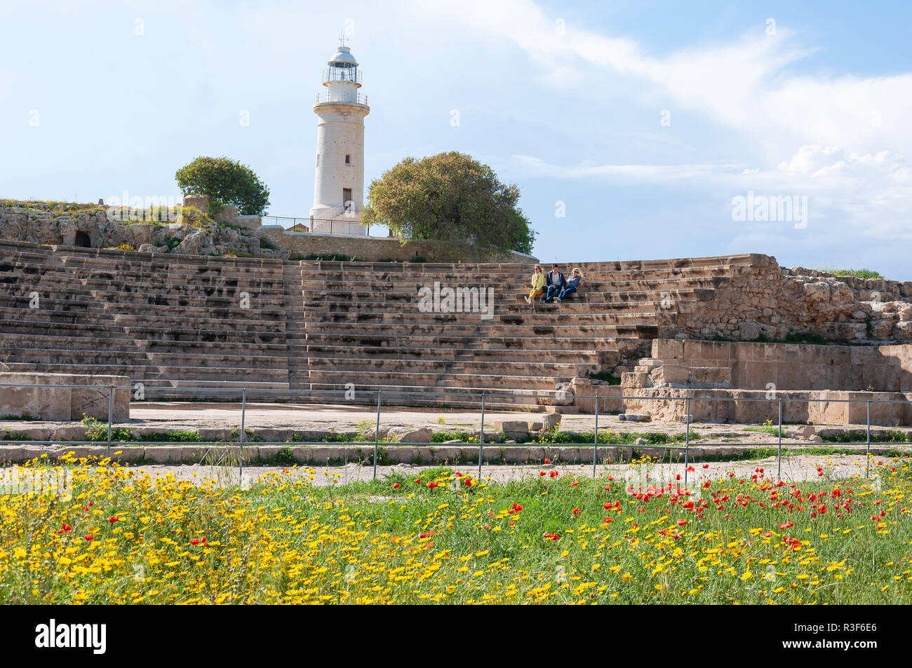 Teatro Odeon e faro, Sito Archeologico di Kato Pafos, Paphos (Paphos), Pafos District, la Repubblica di Cipro Foto Stock