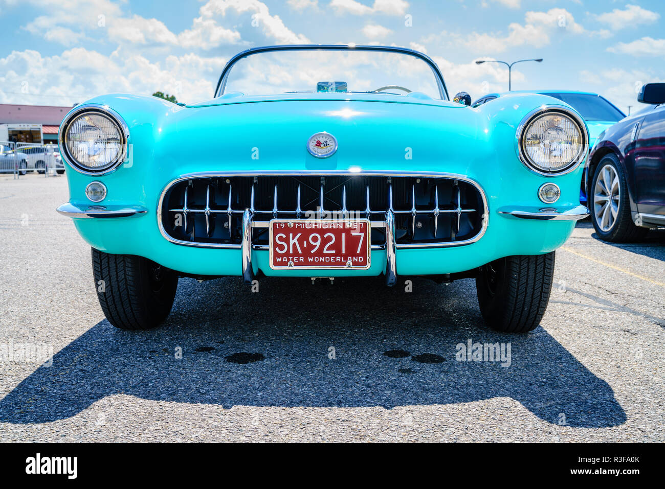 Detroit, Michigan, Agosto 19, 2016: 1957 Corvette a Woodward crociera da sogno - il più grande di un Giorno con evento automobilistico NEGLI STATI UNITI Foto Stock