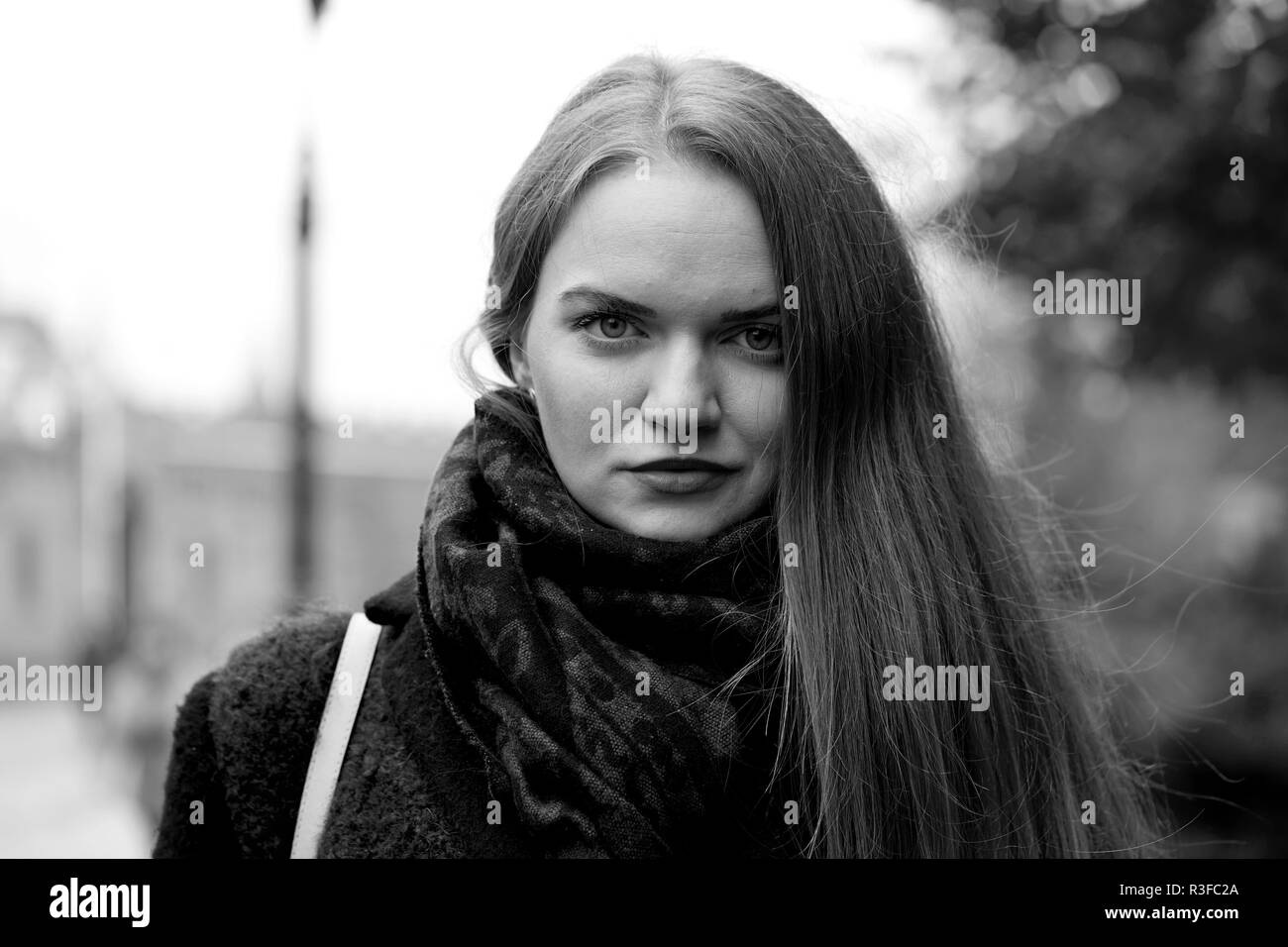 Ragazza russa a sparare per la stagione autunnale di Mosca, Blue eye ragazza con i capelli biondi Foto Stock