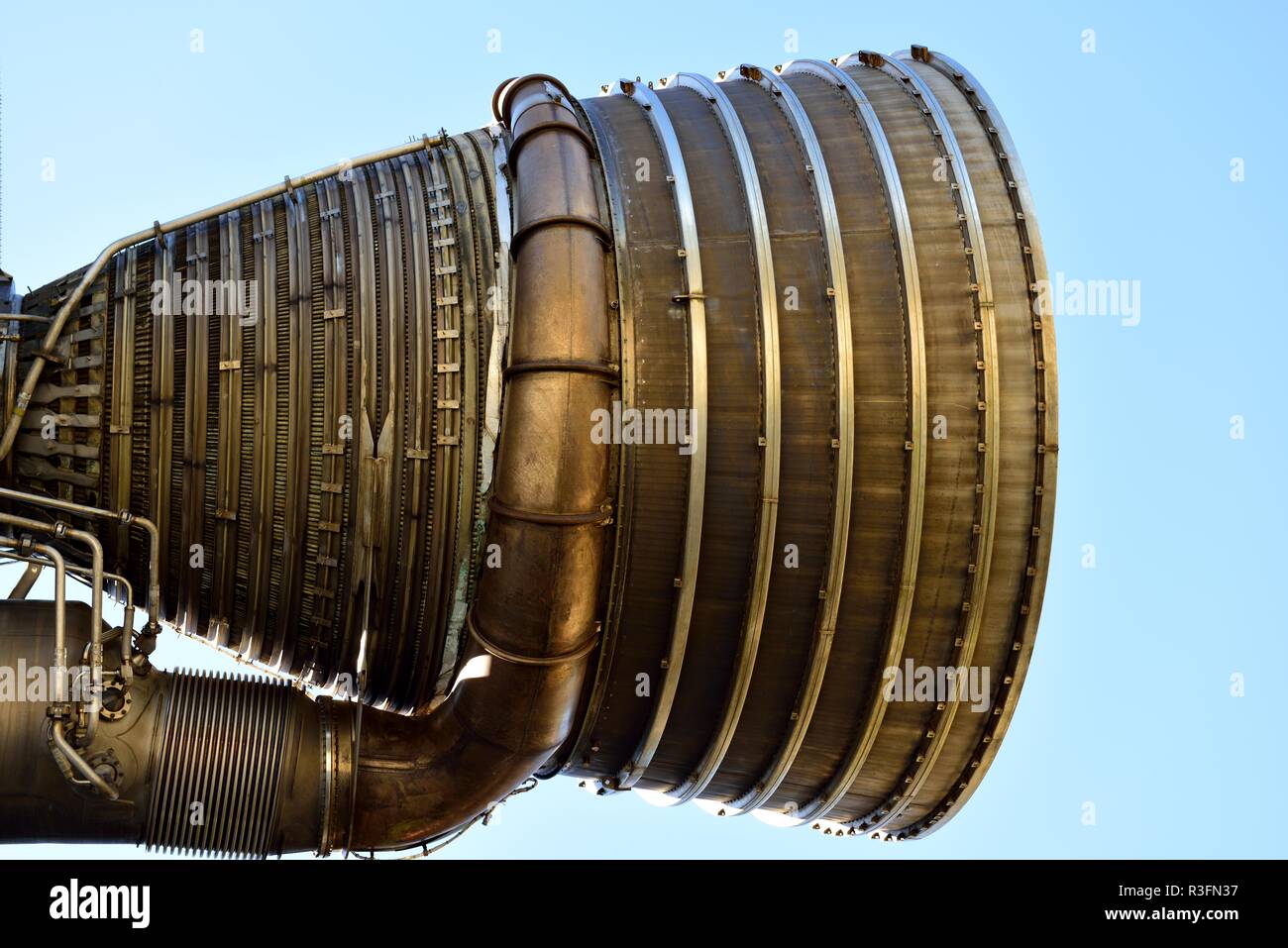 Profilo in prossimità di un grande potente alimentato liquido F-1 Saturn V spazio razzo vettore gruppo motore Foto Stock