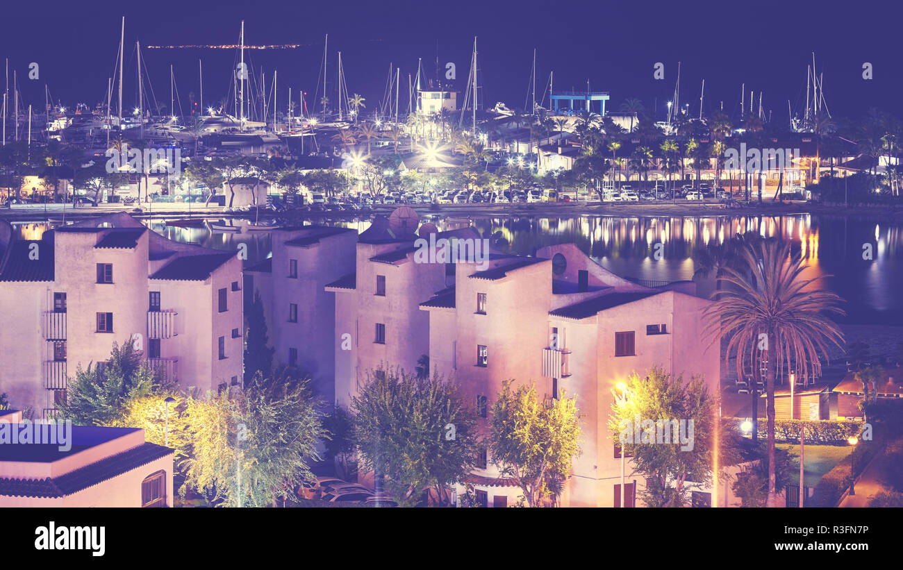 Port de Alcudia al sunrise, dai toni di colore immagine, Mallorca, Spagna. Foto Stock